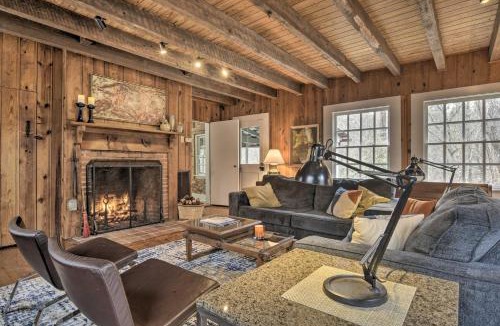 Pittsboro House | Warm + Peaceful Home w/Fire Pit on Haw River