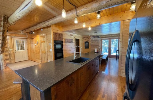 Dubois Cabin | Warm Springs Lodge on Union Pass Near Yellowstone