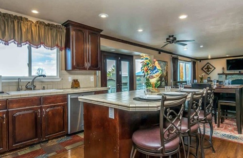 Draper House | Wasatch Retreat * Hot Tub * Billiards * Huge Deck