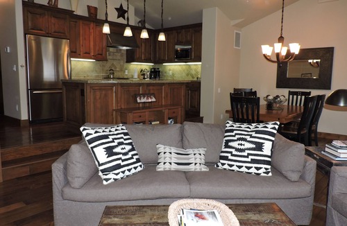 Ketchum House | Water Front Serenity AND Close Enough To Walk To The River Run Lifts And Central Ketchum!
