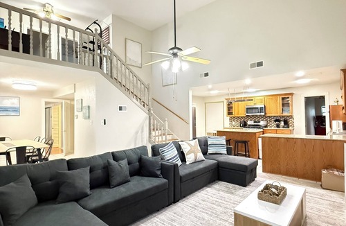 La Porte House | Waterfront 3BR 2BA Home near Kemah, Galveston, NASA, NRG, FIFA World Cup, Rodeo