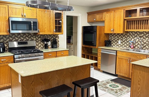 La Porte House | Waterfront 3BR 2BA Home near Kemah, Galveston, NASA, NRG, FIFA World Cup, Rodeo