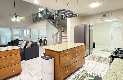 La Porte House | Waterfront 3BR 2BA Home near Kemah, Galveston, NASA, NRG, FIFA World Cup, Rodeo