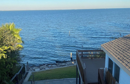 La Porte House | Waterfront 3BR 2BA Home near Kemah, Galveston, NASA, NRG, FIFA World Cup, Rodeo