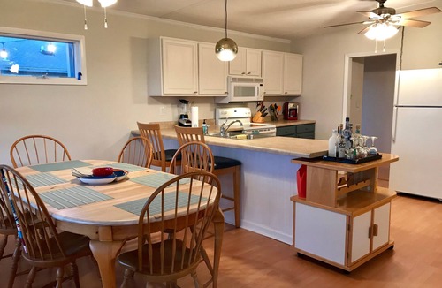 Oak Island House | Waterfront- Bring your Kayaks & Fishing Poles!