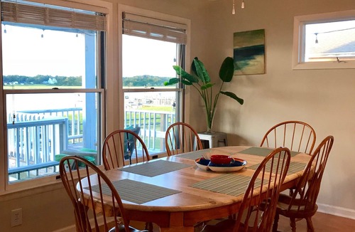 Oak Island House | Waterfront- Bring your Kayaks & Fishing Poles!