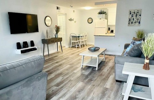 Boyes Condo | Waterfront Condo- Luxurious/Spacious