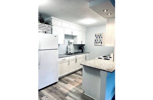 Boyes Condo | Waterfront Condo- Luxurious/Spacious