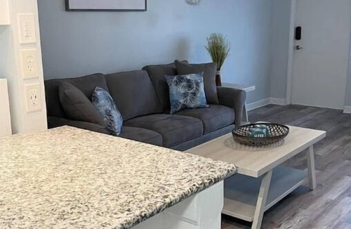 Boyes Condo | Waterfront Condo- Luxurious/Spacious