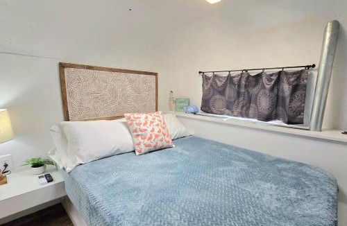 Port Lavaca House | Waterfront Escape - Margie 1974 Silver Streak