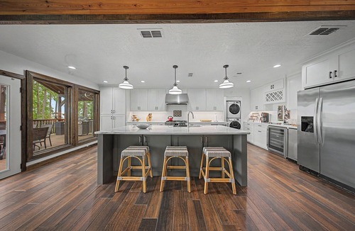 Brookeland House | WATERFRONT Escape on Lake Sam Rayburn, next to The Point- Sleeps 11