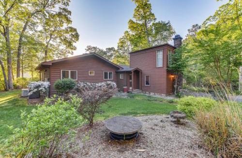 Lancaster House | Waterfront Lancaster Cabin ~ 10 Mi to Kilmarnock!