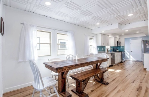 Lakeview House | WATERFRONT❤️Orchard Inn❤️Walk 2 Beach/Park/Rentals