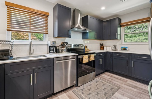 Pasadena House | Waterfront | Pool, Dock & Sleeps 12
