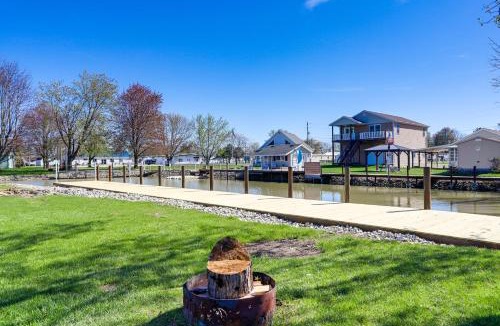 Port Clinton House | Waterfront Port Clinton Cottage with Fire Pit!