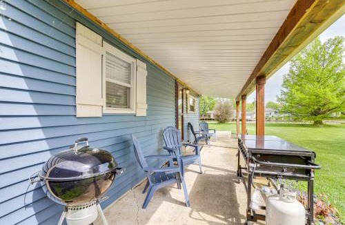 Port Clinton House | Waterfront Port Clinton Cottage with Fire Pit!