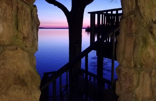 Oakland House | Waterfront property located at Point Pleasant on Enid Lake