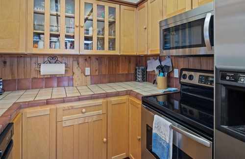 Sandpoint House | Waterfront Retreat Sleeps 16 w/Guest House & 2 Docks