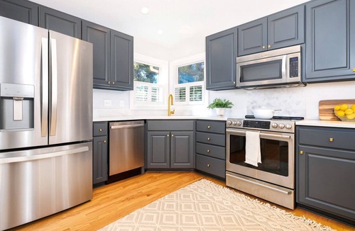 Barium Springs House | Waterfront Retreat with Spectacular Interior, Jacuzzi and Game Room in NC