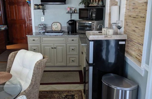 Bacliff Apartment | Waterfront Suite on shared property w/275' fishing pier and private hot tub