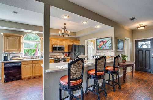 Leisure Land House | Waterfront Texas Escape w/ Luxury Hot Tub!
