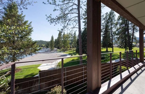 Lakeside Condo | Waterside Retreat