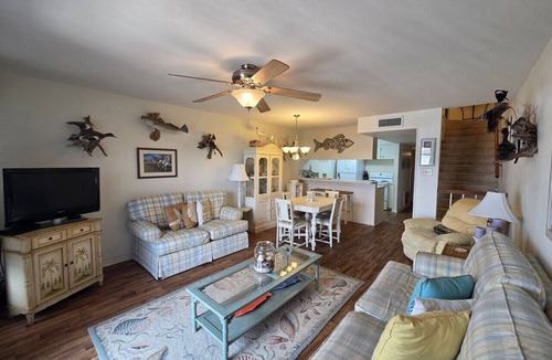 Port O Connor Villa | Waterview Condo with First Come/First Serve Boat Slip and Community Swimming Pool
