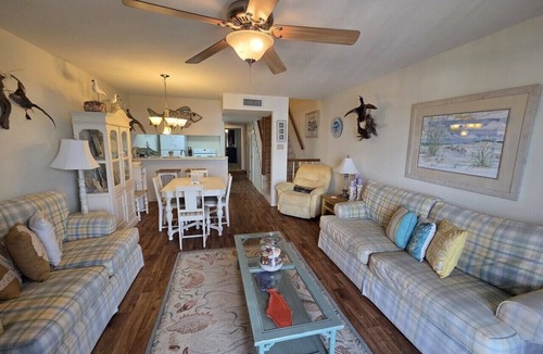 Port O Connor Villa | Waterview Condo with First Come/First Serve Boat Slip and Community Swimming Pool