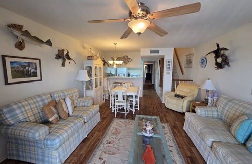 Port O Connor Villa | Waterview Condo with First Come/First Serve Boat Slip and Community Swimming Pool