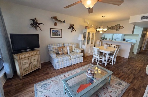 Port O Connor Villa | Waterview Condo with First Come/First Serve Boat Slip and Community Swimming Pool