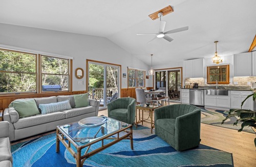 Southern Shores Cottage | Wave Call, in Southern Shores, “Drop-in” for surf and sand!
