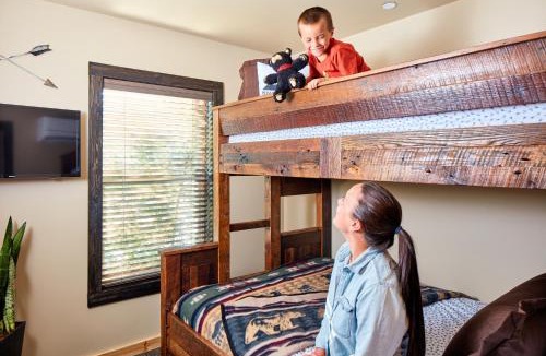 Fish Camp Hotel | Waybound Yosemite