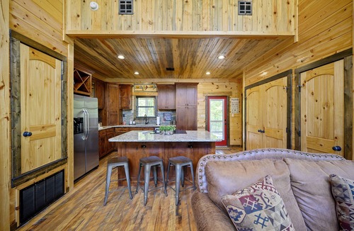 Broken Bow Cabin | Waymaker, Couples, Hot Tub, Firepit, Soaker Tub