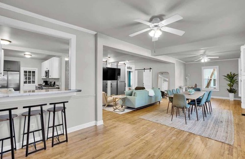 Rosewood House | WB Stadium & USC - Renovated, Screened Porch, King