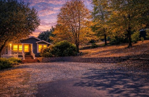 Julian Cabin | Weber's Woods Cabin- close to all your favorite Julian events and lake fun!