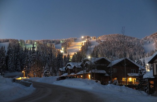 Whitefish House | Weekly Discounts! Whitefish Mountain Ski Resort ski in ski out, Luxury Townhouse