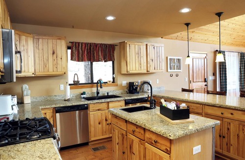 Strawberry House | Welcome to Loving Lodge, a romantic mountain retreat in Strawberry and Pine.