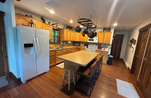 Wallenpaupauk Lake Estates Ski Chalet | Welcome to On the Rocks a charming retreat located near Lake Wallenpaupack
