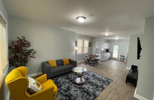 Warren House | Welcome to our charming two-bedroom in Warren/Detroit, MI n