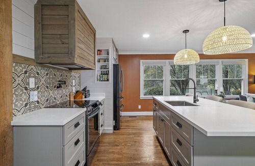 Rock Hill House | Welcome to the Sporty Lakeview Ranch. Indoor & Outdoor Amenities galore!