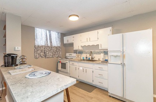 Fairport Harbor Apartment | Welcome to the High Street Suite