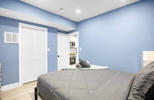 H Street Corridor Apartment | Welcoming 1-bedroom apartment in Washington DC. Free Parking Pass