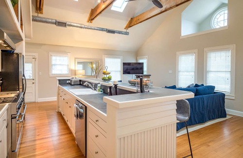 Clarksville House | Welcoming Bungalow + Minutes to Downtown - Clarksville Sundown!