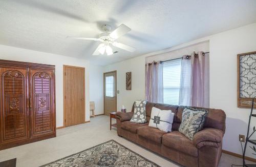 Quad Cities Apartment | Welcoming Condo in Davenport Central Location!