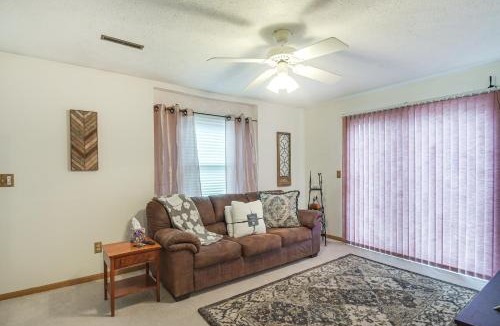 Quad Cities Apartment | Welcoming Condo in Davenport Central Location!