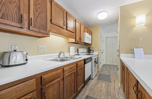 Greensboro Condo | Went n Wild 5 Minutes Aquatic Center Coliseum A&T University 10 Minutes