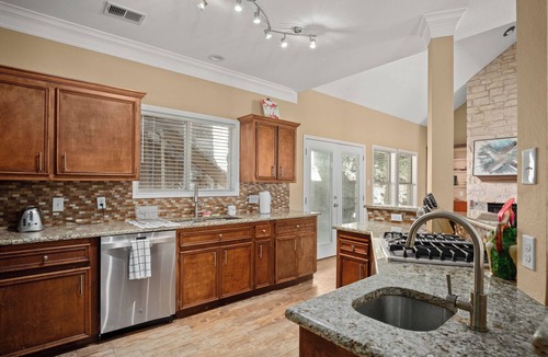 Lost Creek House | West Austin Retreat, Hill Views, Fireplace & Near Downtown