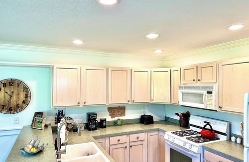 West Glacier Condo | West Glacier Getaway: Mountain & Golf Course Views