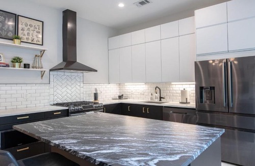 Home Park Apartment | West Midtown 2 2 - Top Floor private parking