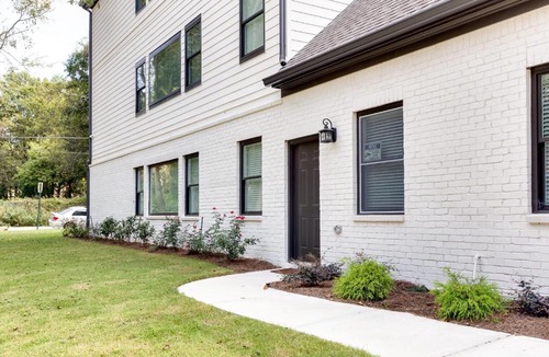 Home Park Apartment | West Midtown 2 2 - Top Floor private parking